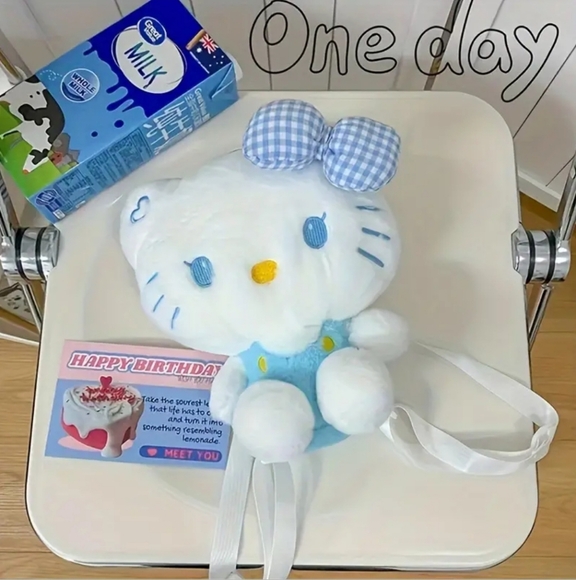 Hello Kitty Plush Backpack - Picture 2 of 6